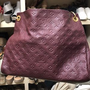 Louis Vuitton artsy MM leather handbag